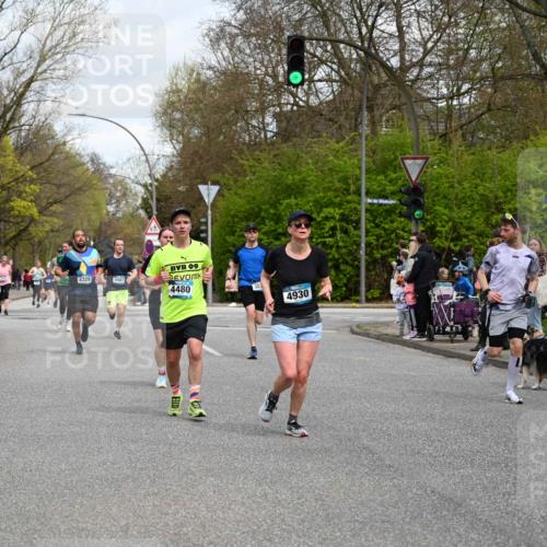12.04.2026 - 45. Internationalen Wilhelmsburger Insellauf J. Mangold http://msf.ph/oto/9514429 12.04.2026 13:11:43 Ziel 3115, 4726, 4051, 2827, 2825, 4985, 4193, 3643, 5525, 5403, 2084, 5772, 3733, 4730, 3969, 3055, 4664, 2396, 3079, 3138, 5402, 2136, 4683, 5640, 4480, 4480, 4987, 2445, 4930, 2024, 4328, 4276, 5031, 4532, 2742, 5437, 4847, 4846, 4850, 4550 meine-sportfotos.de