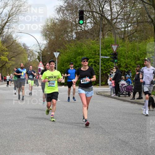 12.04.2026 - 45. Internationalen Wilhelmsburger Insellauf J. Mangold http://msf.ph/oto/9514431 12.04.2026 13:11:43 Ziel 3115, 4726, 4051, 2827, 2825, 4985, 4193, 3643, 5525, 5403, 2084, 5772, 3733, 4730, 3969, 3055, 4664, 2396, 3079, 3138, 5402, 2136, 4683, 5640, 4480, 4480, 4987, 2445, 4930, 2024, 4328, 4276, 5031, 4532, 2742, 5437, 4847, 4846, 4850, 4550 meine-sportfotos.de