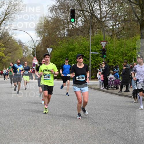 12.04.2026 - 45. Internationalen Wilhelmsburger Insellauf J. Mangold http://msf.ph/oto/9514433 12.04.2026 13:11:43 Ziel 3115, 4726, 4051, 2827, 2825, 4985, 4193, 3643, 5525, 5403, 2084, 5772, 3733, 4730, 3969, 3055, 4664, 2396, 3079, 3138, 5402, 2136, 4683, 5640, 4480, 4480, 4987, 2445, 4930, 2024, 4328, 4276, 5031, 4532, 2742, 5437, 4847, 4846, 4850, 4550 meine-sportfotos.de