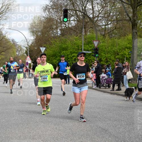 12.04.2026 - 45. Internationalen Wilhelmsburger Insellauf J. Mangold http://msf.ph/oto/9514436 12.04.2026 13:11:44 Ziel 3115, 4726, 4051, 2827, 2825, 4985, 4193, 3643, 5525, 5403, 2084, 5772, 3733, 4730, 3969, 3055, 4664, 2396, 3079, 3138, 5402, 2136, 4683, 5640, 4480, 4987, 2445, 4930, 2024, 4328, 4276, 5031, 4532, 2742, 5437, 5437, 4847, 4846, 4850, 4550 meine-sportfotos.de