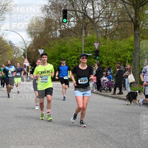 12.04.2026 - 45. Internationalen Wilhelmsburger Insellauf J. Mangold http://msf.ph/oto/9514437 12.04.2026 13:11:44 Ziel 3115, 4726, 4051, 2827, 2825, 4985, 4193, 3643, 5525, 5403, 2084, 5772, 3733, 4730, 3969, 3055, 4664, 2396, 3079, 3138, 5402, 2136, 4683, 5640, 4480, 4987, 2445, 4930, 2024, 4328, 4276, 5031, 4532, 2742, 5437, 5437, 4847, 4846, 4850, 4550 meine-sportfotos.de