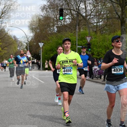 12.04.2026 - 45. Internationalen Wilhelmsburger Insellauf J. Mangold http://msf.ph/oto/9514445 12.04.2026 13:11:45 Ziel 2827, 2825, 4985, 4193, 3643, 5525, 5403, 2084, 5772, 3733, 4730, 3969, 3055, 4664, 2396, 3079, 3138, 5402, 2136, 4683, 5640, 4480, 4987, 2445, 4987, 2445, 4930, 2024, 4328, 4276, 5031, 4532, 2742, 5437, 4847, 4846, 4850, 4550, 3914 meine-sportfotos.de