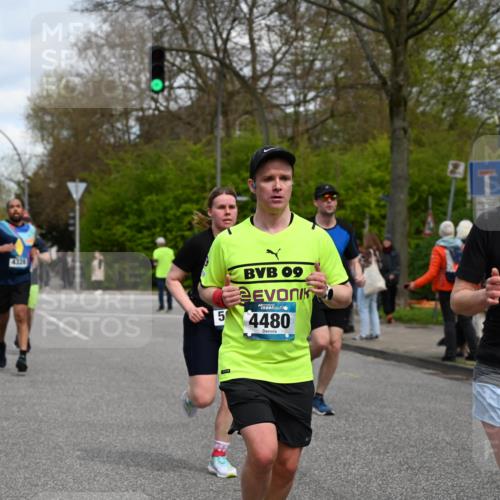 12.04.2026 - 45. Internationalen Wilhelmsburger Insellauf J. Mangold http://msf.ph/oto/9514452 12.04.2026 13:11:45 Ziel 2827, 2825, 4985, 4193, 3643, 5525, 5403, 2084, 5772, 3733, 4730, 3969, 3055, 4664, 2396, 3079, 3138, 5402, 2136, 4683, 5640, 4480, 4987, 2445, 4987, 2445, 4930, 2024, 4328, 4276, 5031, 4532, 2742, 5437, 4847, 4846, 4850, 4550, 3914 meine-sportfotos.de