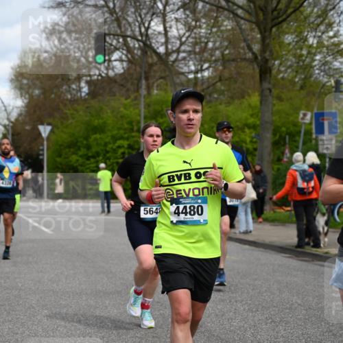 12.04.2026 - 45. Internationalen Wilhelmsburger Insellauf J. Mangold http://msf.ph/oto/9514453 12.04.2026 13:11:46 Ziel 4985, 4193, 3643, 5525, 5403, 2084, 5772, 3733, 4730, 3969, 3055, 4664, 2396, 3079, 3138, 5402, 2136, 4683, 5640, 4480, 4987, 2445, 4930, 4930, 2024, 4328, 4276, 5031, 4532, 2742, 5437, 4847, 4846, 4850, 4550, 3914 meine-sportfotos.de