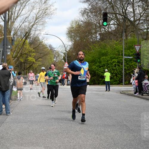 12.04.2026 - 45. Internationalen Wilhelmsburger Insellauf J. Mangold http://msf.ph/oto/9514458 12.04.2026 13:11:47 Ziel 4985, 4193, 3643, 5525, 5403, 2084, 5772, 3733, 4730, 3969, 3055, 4664, 2396, 3079, 3138, 5402, 2136, 4683, 5640, 4480, 4987, 2445, 4930, 2024, 2024, 4328, 4276, 5031, 4532, 2742, 5437, 4847, 4846, 4850, 4550, 3914, 2545, 3352 meine-sportfotos.de