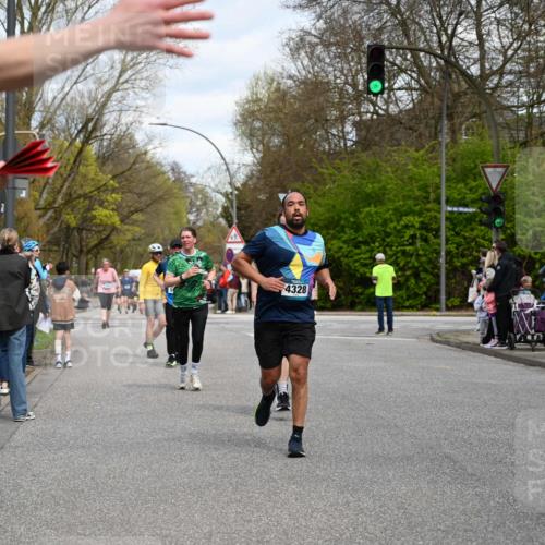 12.04.2026 - 45. Internationalen Wilhelmsburger Insellauf J. Mangold http://msf.ph/oto/9514459 12.04.2026 13:11:47 Ziel 4985, 4193, 3643, 5525, 5403, 2084, 5772, 3733, 4730, 3969, 3055, 4664, 2396, 3079, 3138, 5402, 2136, 4683, 5640, 4480, 4987, 2445, 4930, 2024, 2024, 4328, 4276, 5031, 4532, 2742, 5437, 4847, 4846, 4850, 4550, 3914, 2545, 3352 meine-sportfotos.de