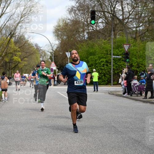 12.04.2026 - 45. Internationalen Wilhelmsburger Insellauf J. Mangold http://msf.ph/oto/9514464 12.04.2026 13:11:47 Ziel 4985, 4193, 3643, 5525, 5403, 2084, 5772, 3733, 4730, 3969, 3055, 4664, 2396, 3079, 3138, 5402, 2136, 4683, 5640, 4480, 4987, 2445, 4930, 2024, 2024, 4328, 4276, 5031, 4532, 2742, 5437, 4847, 4846, 4850, 4550, 3914, 2545, 3352 meine-sportfotos.de