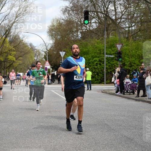 12.04.2026 - 45. Internationalen Wilhelmsburger Insellauf J. Mangold http://msf.ph/oto/9514466 12.04.2026 13:11:48 Ziel 4193, 3643, 5525, 5403, 2084, 5772, 3733, 4730, 3969, 3055, 4664, 2396, 3079, 3138, 5402, 2136, 4683, 5640, 4480, 4987, 2445, 4930, 2024, 4328, 4276, 5031, 4532, 2742, 5437, 4847, 4846, 4850, 4550, 3914, 2545, 3352 meine-sportfotos.de