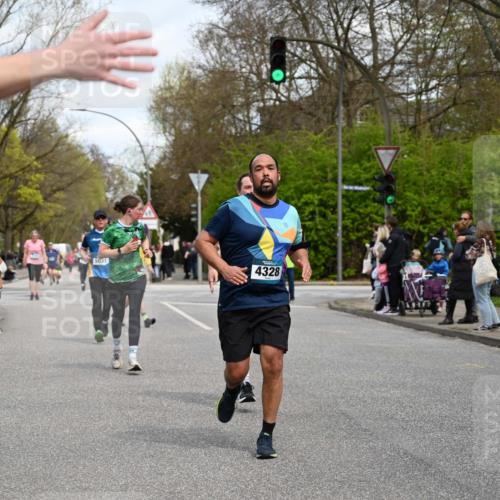 12.04.2026 - 45. Internationalen Wilhelmsburger Insellauf J. Mangold http://msf.ph/oto/9514468 12.04.2026 13:11:48 Ziel 4193, 3643, 5525, 5403, 2084, 5772, 3733, 4730, 3969, 3055, 4664, 2396, 3079, 3138, 5402, 2136, 4683, 5640, 4480, 4987, 2445, 4930, 2024, 4328, 4276, 5031, 4532, 2742, 5437, 4847, 4846, 4850, 4550, 3914, 2545, 3352 meine-sportfotos.de