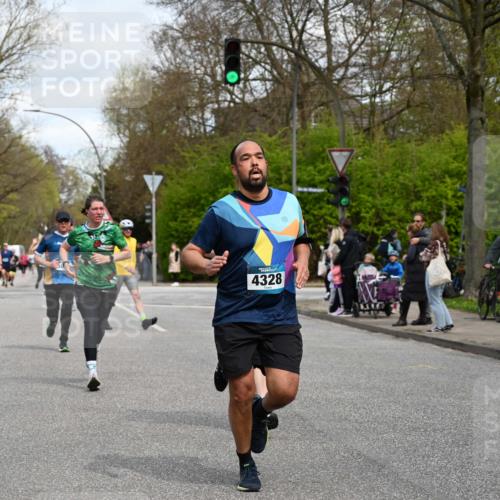 12.04.2026 - 45. Internationalen Wilhelmsburger Insellauf J. Mangold http://msf.ph/oto/9514473 12.04.2026 13:11:48 Ziel 4193, 3643, 5525, 5403, 2084, 5772, 3733, 4730, 3969, 3055, 4664, 2396, 3079, 3138, 5402, 2136, 4683, 5640, 4480, 4987, 2445, 4930, 2024, 4328, 4276, 5031, 4532, 2742, 5437, 4847, 4846, 4850, 4550, 3914, 2545, 3352 meine-sportfotos.de