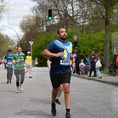 12.04.2026 - 45. Internationalen Wilhelmsburger Insellauf J. Mangold http://msf.ph/oto/9514475 12.04.2026 13:11:48 Ziel 4193, 3643, 5525, 5403, 2084, 5772, 3733, 4730, 3969, 3055, 4664, 2396, 3079, 3138, 5402, 2136, 4683, 5640, 4480, 4987, 2445, 4930, 2024, 4328, 4276, 5031, 4532, 2742, 5437, 4847, 4846, 4850, 4550, 3914, 2545, 3352 meine-sportfotos.de
