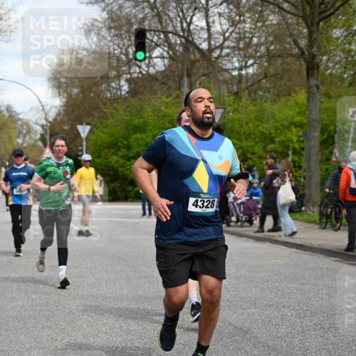 12.04.2026 - 45. Internationalen Wilhelmsburger Insellauf J. Mangold http://msf.ph/oto/9514477 12.04.2026 13:11:48 Ziel 4193, 3643, 5525, 5403, 2084, 5772, 3733, 4730, 3969, 3055, 4664, 2396, 3079, 3138, 5402, 2136, 4683, 5640, 4480, 4987, 2445, 4930, 2024, 4328, 4276, 5031, 4532, 2742, 5437, 4847, 4846, 4850, 4550, 3914, 2545, 3352 meine-sportfotos.de