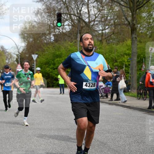 12.04.2026 - 45. Internationalen Wilhelmsburger Insellauf J. Mangold http://msf.ph/oto/9514478 12.04.2026 13:11:49 Ziel 4193, 3643, 5525, 5403, 2084, 5772, 3733, 4730, 3969, 3055, 4664, 2396, 3079, 3138, 5402, 2136, 4683, 5640, 4480, 4987, 2445, 4930, 2024, 4328, 4328, 4276, 5031, 4532, 2742, 5437, 4847, 4846, 4850, 4550, 3914, 2545, 3352, 3348 meine-sportfotos.de