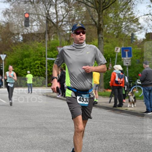 12.04.2026 - 45. Internationalen Wilhelmsburger Insellauf J. Mangold http://msf.ph/oto/9514487 12.04.2026 13:11:55 Ziel 4730, 3969, 3055, 4664, 2396, 3079, 3138, 5402, 2136, 4683, 5640, 4480, 4987, 2445, 4930, 2024, 4328, 4276, 5031, 4532, 2742, 5437, 4847, 4846, 4850, 4550, 4550, 3914, 2545, 3352, 3348 meine-sportfotos.de