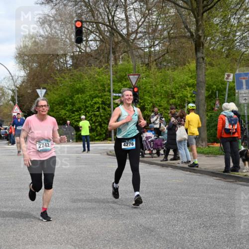 12.04.2026 - 45. Internationalen Wilhelmsburger Insellauf J. Mangold http://msf.ph/oto/9514501 12.04.2026 13:11:58 Ziel 2396, 3079, 3138, 5402, 2136, 4683, 5640, 4480, 4987, 2445, 4930, 2024, 4328, 4276, 5031, 4532, 2742, 5437, 4847, 4846, 4850, 4550, 3914, 2545, 3352, 3348, 5750, 5855, 2280 meine-sportfotos.de