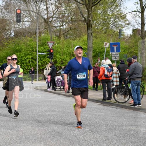 12.04.2026 - 45. Internationalen Wilhelmsburger Insellauf J. Mangold http://msf.ph/oto/9514525 12.04.2026 13:12:05 Ziel 4683, 5640, 4480, 4987, 2445, 4930, 2024, 4328, 4276, 5031, 4532, 2742, 5437, 4847, 4846, 4850, 4850, 4550, 3914, 2545, 3352, 3348, 5750, 5855, 2280, 3441, 5674, 4841, 2275 meine-sportfotos.de