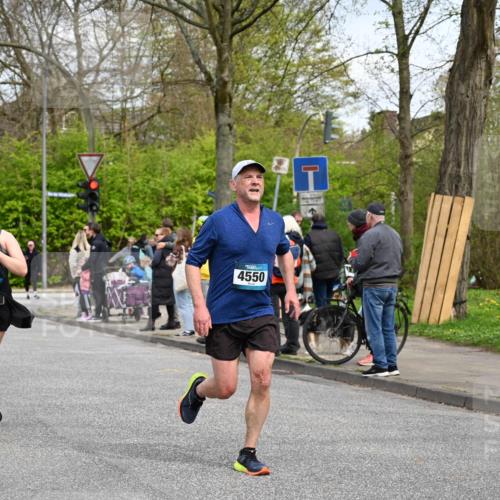 12.04.2026 - 45. Internationalen Wilhelmsburger Insellauf J. Mangold http://msf.ph/oto/9514529 12.04.2026 13:12:05 Ziel 4683, 5640, 4480, 4987, 2445, 4930, 2024, 4328, 4276, 5031, 4532, 2742, 5437, 4847, 4846, 4850, 4850, 4550, 3914, 2545, 3352, 3348, 5750, 5855, 2280, 3441, 5674, 4841, 2275 meine-sportfotos.de
