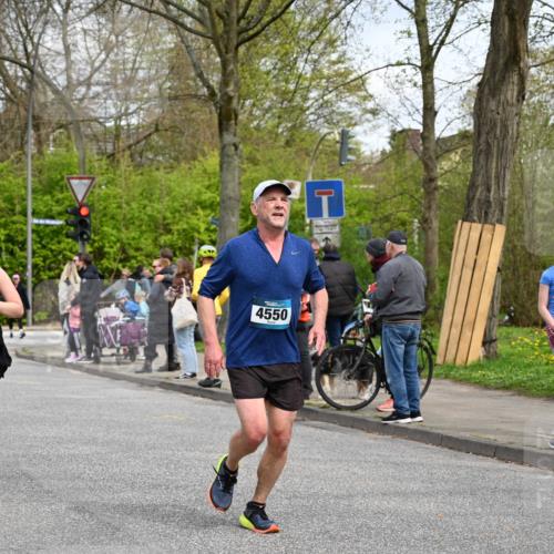 12.04.2026 - 45. Internationalen Wilhelmsburger Insellauf J. Mangold http://msf.ph/oto/9514530 12.04.2026 13:12:05 Ziel 4683, 5640, 4480, 4987, 2445, 4930, 2024, 4328, 4276, 5031, 4532, 2742, 5437, 4847, 4846, 4850, 4850, 4550, 3914, 2545, 3352, 3348, 5750, 5855, 2280, 3441, 5674, 4841, 2275 meine-sportfotos.de