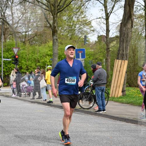 12.04.2026 - 45. Internationalen Wilhelmsburger Insellauf J. Mangold http://msf.ph/oto/9514531 12.04.2026 13:12:05 Ziel 4683, 5640, 4480, 4987, 2445, 4930, 2024, 4328, 4276, 5031, 4532, 2742, 5437, 4847, 4846, 4850, 4850, 4550, 3914, 2545, 3352, 3348, 5750, 5855, 2280, 3441, 5674, 4841, 2275 meine-sportfotos.de
