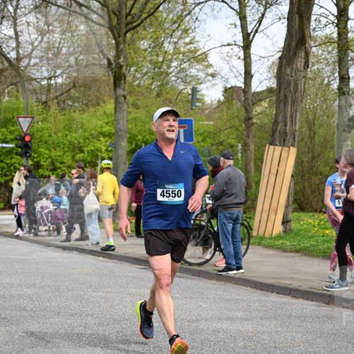 12.04.2026 - 45. Internationalen Wilhelmsburger Insellauf J. Mangold http://msf.ph/oto/9514532 12.04.2026 13:12:05 Ziel 4683, 5640, 4480, 4987, 2445, 4930, 2024, 4328, 4276, 5031, 4532, 2742, 5437, 4847, 4846, 4850, 4850, 4550, 3914, 2545, 3352, 3348, 5750, 5855, 2280, 3441, 5674, 4841, 2275 meine-sportfotos.de