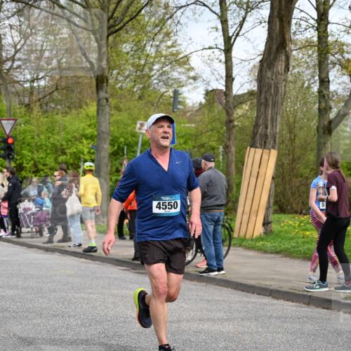 12.04.2026 - 45. Internationalen Wilhelmsburger Insellauf J. Mangold http://msf.ph/oto/9514533 12.04.2026 13:12:05 Ziel 4683, 5640, 4480, 4987, 2445, 4930, 2024, 4328, 4276, 5031, 4532, 2742, 5437, 4847, 4846, 4850, 4850, 4550, 3914, 2545, 3352, 3348, 5750, 5855, 2280, 3441, 5674, 4841, 2275 meine-sportfotos.de