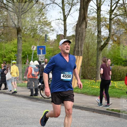 12.04.2026 - 45. Internationalen Wilhelmsburger Insellauf J. Mangold http://msf.ph/oto/9514537 12.04.2026 13:12:06 Ziel 5640, 4480, 4987, 2445, 4930, 2024, 4328, 4276, 5031, 4532, 2742, 5437, 4847, 4846, 4850, 4550, 3914, 2545, 3352, 3348, 5750, 5855, 2280, 3441, 5674, 4841, 2275, 4671 meine-sportfotos.de
