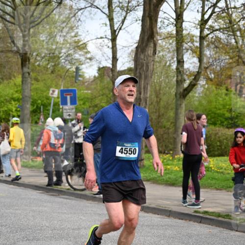 12.04.2026 - 45. Internationalen Wilhelmsburger Insellauf J. Mangold http://msf.ph/oto/9514538 12.04.2026 13:12:06 Ziel 5640, 4480, 4987, 2445, 4930, 2024, 4328, 4276, 5031, 4532, 2742, 5437, 4847, 4846, 4850, 4550, 3914, 2545, 3352, 3348, 5750, 5855, 2280, 3441, 5674, 4841, 2275, 4671 meine-sportfotos.de