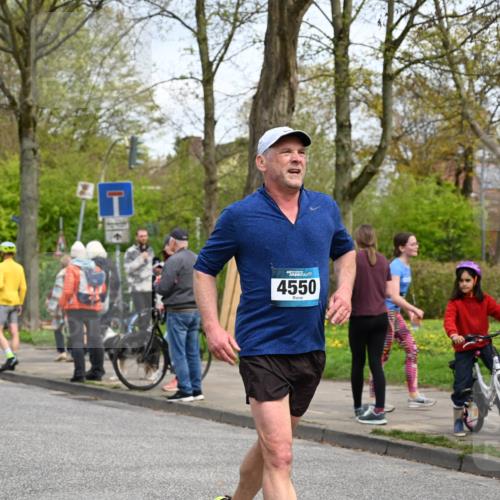 12.04.2026 - 45. Internationalen Wilhelmsburger Insellauf J. Mangold http://msf.ph/oto/9514540 12.04.2026 13:12:06 Ziel 5640, 4480, 4987, 2445, 4930, 2024, 4328, 4276, 5031, 4532, 2742, 5437, 4847, 4846, 4850, 4550, 3914, 2545, 3352, 3348, 5750, 5855, 2280, 3441, 5674, 4841, 2275, 4671 meine-sportfotos.de