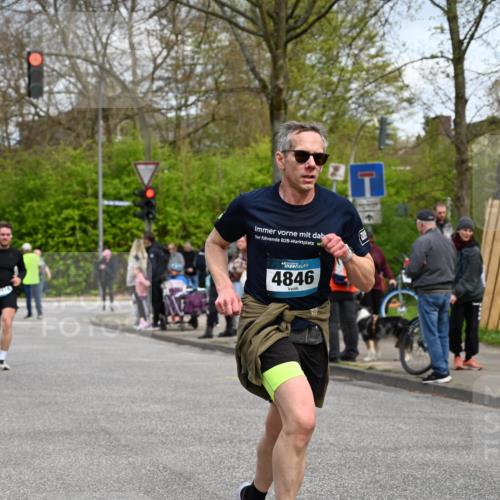 12.04.2026 - 45. Internationalen Wilhelmsburger Insellauf J. Mangold http://msf.ph/oto/9514543 12.04.2026 13:12:07 Ziel 5640, 4480, 4987, 2445, 4930, 2024, 4328, 4276, 5031, 4532, 2742, 5437, 4847, 4846, 4850, 4550, 4550, 3914, 2545, 3352, 3348, 5750, 5855, 2280, 3441, 5674, 4841, 2275, 4671, 4627, 4628 meine-sportfotos.de