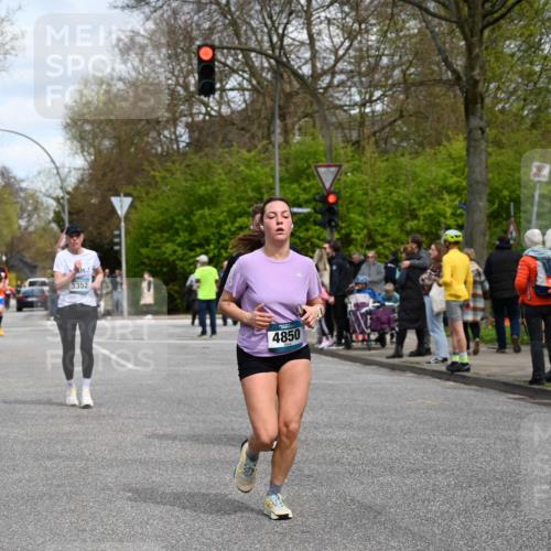 12.04.2026 - 45. Internationalen Wilhelmsburger Insellauf J. Mangold http://msf.ph/oto/9514555 12.04.2026 13:12:09 Ziel 4987, 2445, 4930, 2024, 4328, 4276, 5031, 4532, 2742, 5437, 4847, 4846, 4850, 4550, 3914, 3914, 2545, 3352, 3348, 5750, 5855, 2280, 5855, 2280, 3441, 5674, 4841, 2275, 4671, 4627, 4628, 3638 meine-sportfotos.de