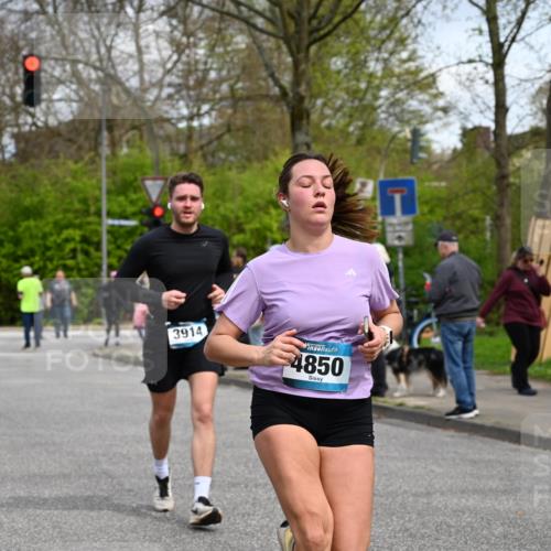 12.04.2026 - 45. Internationalen Wilhelmsburger Insellauf J. Mangold http://msf.ph/oto/9514567 12.04.2026 13:12:10 Ziel 4987, 2445, 4930, 2024, 4328, 4276, 5031, 4532, 2742, 5437, 4847, 4846, 4850, 4550, 3914, 2545, 3352, 3348, 5750, 5855, 2280, 3441, 5674, 4841, 2275, 4671, 4627, 4628, 3638 meine-sportfotos.de