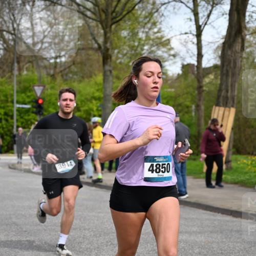 12.04.2026 - 45. Internationalen Wilhelmsburger Insellauf J. Mangold http://msf.ph/oto/9514569 12.04.2026 13:12:10 Ziel 4987, 2445, 4930, 2024, 4328, 4276, 5031, 4532, 2742, 5437, 4847, 4846, 4850, 4550, 3914, 2545, 3352, 3348, 5750, 5855, 2280, 3441, 5674, 4841, 2275, 4671, 4627, 4628, 3638 meine-sportfotos.de