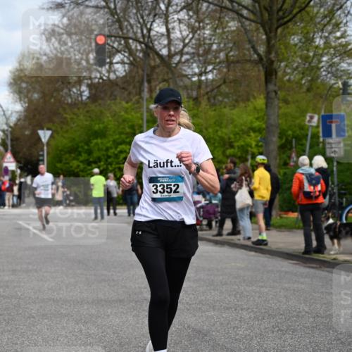 12.04.2026 - 45. Internationalen Wilhelmsburger Insellauf J. Mangold http://msf.ph/oto/9514582 12.04.2026 13:12:12 Ziel 2024, 4328, 4276, 5031, 4532, 2742, 5437, 4847, 4846, 4850, 4550, 3914, 2545, 3352, 3348, 5750, 5855, 2280, 3441, 5674, 4841, 2275, 4671, 4627, 4628, 3638, 4385 meine-sportfotos.de