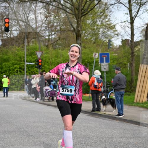 12.04.2026 - 45. Internationalen Wilhelmsburger Insellauf J. Mangold http://msf.ph/oto/9514663 12.04.2026 13:12:25 Ziel 4847, 4846, 4850, 4550, 3914, 2545, 3352, 3348, 5750, 5855, 2280, 3441, 5674, 4841, 3441, 5674, 4841, 2275, 4671, 4627, 4628, 3638, 4385, 2274, 4919, 4720, 4721, 2998, 4693, 3519, 4970, 3686, 4643 meine-sportfotos.de