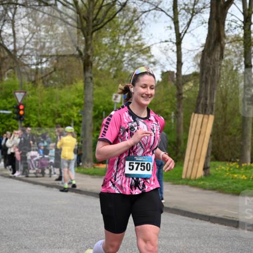 12.04.2026 - 45. Internationalen Wilhelmsburger Insellauf J. Mangold http://msf.ph/oto/9514668 12.04.2026 13:12:26 Ziel 4847, 4846, 4850, 4550, 3914, 2545, 3352, 3348, 5750, 5855, 2280, 3441, 5674, 4841, 2275, 4671, 4627, 4628, 3638, 4385, 2274, 4919, 2274, 4919, 4720, 4721, 2998, 4693, 3519, 4970, 3686, 4643, 2877 meine-sportfotos.de