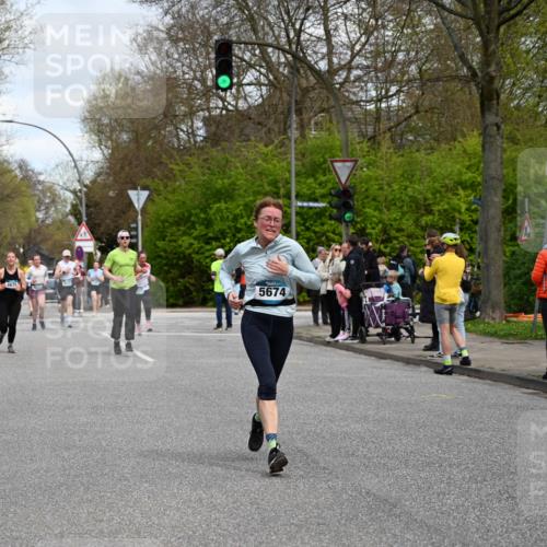12.04.2026 - 45. Internationalen Wilhelmsburger Insellauf J. Mangold http://msf.ph/oto/9514669 12.04.2026 13:12:26 Ziel 4847, 4846, 4850, 4550, 3914, 2545, 3352, 3348, 5750, 5855, 2280, 3441, 5674, 4841, 2275, 4671, 4627, 4628, 3638, 4385, 2274, 4919, 2274, 4919, 4720, 4721, 2998, 4693, 3519, 4970, 3686, 4643, 2877 meine-sportfotos.de