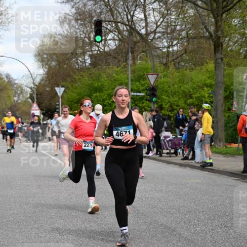 12.04.2026 - 45. Internationalen Wilhelmsburger Insellauf J. Mangold http://msf.ph/oto/9514692 12.04.2026 13:12:32 Ziel 4550, 3914, 2545, 3352, 3348, 5750, 5855, 2280, 3441, 5674, 4841, 2275, 4671, 4627, 4628, 3638, 3638, 4385, 2274, 4919, 4720, 4721, 2998, 2998, 4693, 3519, 4970, 3686, 4643, 2877, 5265, 5266, 4648, 2026, 5457, 4320, 4249, 3033, 2470, 4364 meine-sportfotos.de