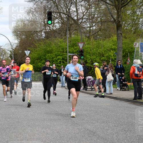12.04.2026 - 45. Internationalen Wilhelmsburger Insellauf J. Mangold http://msf.ph/oto/9514733 12.04.2026 13:12:37 Ziel 3348, 5750, 5855, 2280, 3441, 5674, 4841, 2275, 4671, 4627, 4628, 3638, 4385, 2274, 4919, 4720, 4721, 2998, 4693, 3519, 4970, 3686, 4643, 4643, 2877, 5265, 5266, 4648, 2026, 5457, 4320, 4249, 3033, 2470, 4364, 3942, 5221, 3540, 3933, 3935, 3805 meine-sportfotos.de