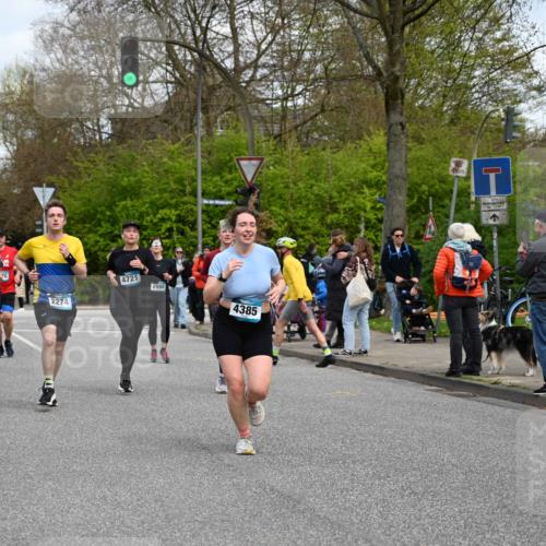 12.04.2026 - 45. Internationalen Wilhelmsburger Insellauf J. Mangold http://msf.ph/oto/9514736 12.04.2026 13:12:37 Ziel 3348, 5750, 5855, 2280, 3441, 5674, 4841, 2275, 4671, 4627, 4628, 3638, 4385, 2274, 4919, 4720, 4721, 2998, 4693, 3519, 4970, 3686, 4643, 4643, 2877, 5265, 5266, 4648, 2026, 5457, 4320, 4249, 3033, 2470, 4364, 3942, 5221, 3540, 3933, 3935, 3805 meine-sportfotos.de