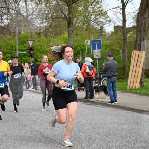 12.04.2026 - 45. Internationalen Wilhelmsburger Insellauf J. Mangold http://msf.ph/oto/9514748 12.04.2026 13:12:38 Ziel 3348, 5750, 5855, 2280, 3441, 5674, 4841, 2275, 4671, 4627, 4628, 3638, 4385, 2274, 4919, 2274, 4919, 4720, 4721, 2998, 4693, 3519, 4970, 3686, 4643, 2877, 2877, 5265, 5266, 4648, 2026, 5457, 4320, 4249, 3033, 2470, 4364, 3942, 5221, 3540, 3933, 3935, 3805, 5158, 5157 meine-sportfotos.de