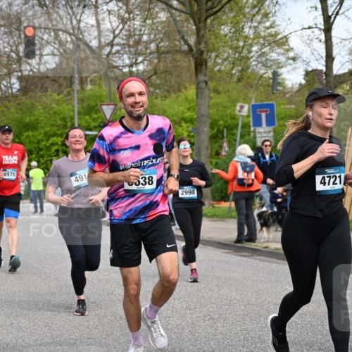 12.04.2026 - 45. Internationalen Wilhelmsburger Insellauf J. Mangold http://msf.ph/oto/9514767 12.04.2026 13:12:40 Ziel 5750, 5855, 2280, 3441, 5674, 4841, 2275, 4671, 4627, 4628, 3638, 4385, 2274, 4919, 4720, 4721, 4721, 2998, 4693, 3519, 4970, 3686, 4643, 2877, 5265, 5266, 4648, 2026, 5457, 4320, 4249, 3033, 2470, 4364, 3942, 5221, 3540, 3933, 3935, 3805, 5158, 5157, 2462, 4533, 5693 meine-sportfotos.de