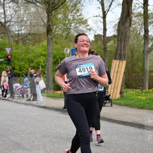 12.04.2026 - 45. Internationalen Wilhelmsburger Insellauf J. Mangold http://msf.ph/oto/9514776 12.04.2026 13:12:42 Ziel 5750, 5855, 2280, 3441, 5674, 4841, 2275, 4671, 4627, 4628, 3638, 4385, 2274, 4919, 4720, 4721, 2998, 4693, 3519, 4970, 3686, 4643, 2877, 5265, 5266, 4648, 2026, 5457, 2026, 5457, 4320, 4249, 3033, 2470, 4364, 3942, 5221, 3540, 3933, 3935, 3805, 5158, 5157, 2462, 4533, 5693 meine-sportfotos.de
