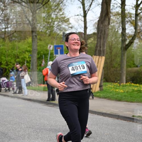 12.04.2026 - 45. Internationalen Wilhelmsburger Insellauf J. Mangold http://msf.ph/oto/9514777 12.04.2026 13:12:42 Ziel 5750, 5855, 2280, 3441, 5674, 4841, 2275, 4671, 4627, 4628, 3638, 4385, 2274, 4919, 4720, 4721, 2998, 4693, 3519, 4970, 3686, 4643, 2877, 5265, 5266, 4648, 2026, 5457, 2026, 5457, 4320, 4249, 3033, 2470, 4364, 3942, 5221, 3540, 3933, 3935, 3805, 5158, 5157, 2462, 4533, 5693 meine-sportfotos.de