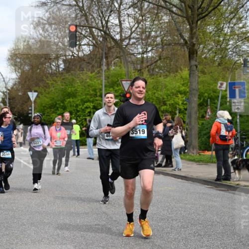 12.04.2026 - 45. Internationalen Wilhelmsburger Insellauf J. Mangold http://msf.ph/oto/9514797 12.04.2026 13:12:47 Ziel 3441, 5674, 4841, 2275, 4671, 4627, 4628, 3638, 4385, 2274, 4919, 4720, 4721, 2998, 4693, 3519, 4970, 3686, 4643, 2877, 5265, 5266, 4648, 2026, 5457, 4320, 4249, 3033, 2470, 4364, 3942, 5221, 3540, 3933, 3933, 3935, 3805, 5158, 5157, 2462, 4533, 5693, 5637 meine-sportfotos.de