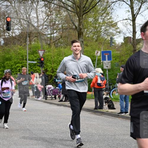 12.04.2026 - 45. Internationalen Wilhelmsburger Insellauf J. Mangold http://msf.ph/oto/9514809 12.04.2026 13:12:48 Ziel 3441, 5674, 4841, 2275, 4671, 4627, 4628, 3638, 4385, 2274, 4919, 4720, 4721, 2998, 4693, 3519, 4970, 3686, 4643, 2877, 5265, 5266, 4648, 2026, 5457, 4320, 4249, 3033, 2470, 4364, 3942, 5221, 3540, 3933, 3935, 3935, 3805, 5158, 5157, 2462, 4533, 5693, 5637 meine-sportfotos.de