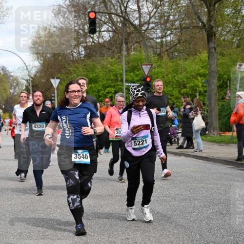 12.04.2026 - 45. Internationalen Wilhelmsburger Insellauf J. Mangold http://msf.ph/oto/9514818 12.04.2026 13:12:49 Ziel 3441, 5674, 4841, 2275, 4671, 4627, 4628, 3638, 4385, 2274, 4919, 4720, 4721, 2998, 4693, 3519, 4970, 3686, 4643, 4643, 2877, 5265, 5266, 4648, 2026, 5457, 4320, 4249, 3033, 2470, 4364, 3942, 5221, 3540, 3933, 3935, 3805, 3805, 5158, 5157, 2462, 4533, 5693, 5637 meine-sportfotos.de
