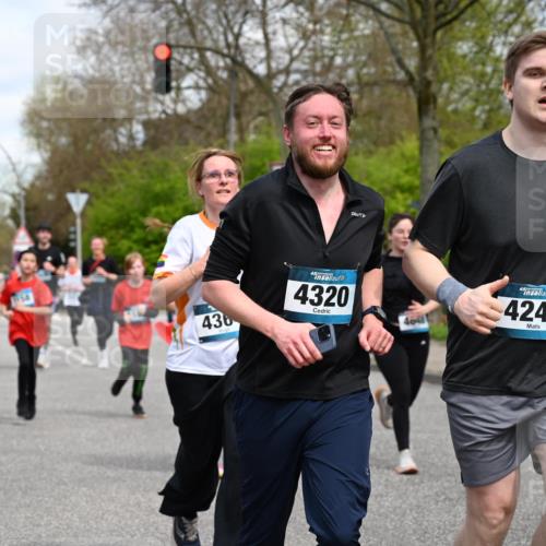 12.04.2026 - 45. Internationalen Wilhelmsburger Insellauf J. Mangold http://msf.ph/oto/9514842 12.04.2026 13:12:52 Ziel 2275, 4671, 4627, 4628, 3638, 4385, 2274, 4919, 4720, 4721, 2998, 4693, 3519, 4970, 3686, 4643, 2877, 5265, 5266, 4648, 2026, 5457, 4320, 4249, 3033, 2470, 4364, 3942, 5221, 3540, 3933, 3935, 3805, 5158, 5157, 2462, 4533, 5693, 5637, 2080, 5819, 2064 meine-sportfotos.de