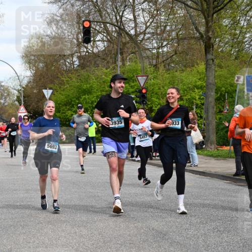 12.04.2026 - 45. Internationalen Wilhelmsburger Insellauf J. Mangold http://msf.ph/oto/9514870 12.04.2026 13:12:56 Ziel 4627, 4628, 3638, 4385, 2274, 4919, 4720, 4721, 2998, 4693, 3519, 4970, 3686, 4643, 2877, 5265, 5266, 4648, 2026, 5457, 4320, 4249, 3033, 2470, 4364, 4364, 3942, 5221, 3540, 3933, 3935, 3805, 5158, 5157, 2462, 4533, 5693, 5637, 2080, 5819, 2064, 4923, 4281, 3984, 3810 meine-sportfotos.de