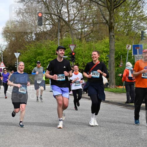 12.04.2026 - 45. Internationalen Wilhelmsburger Insellauf J. Mangold http://msf.ph/oto/9514872 12.04.2026 13:12:56 Ziel 4627, 4628, 3638, 4385, 2274, 4919, 4720, 4721, 2998, 4693, 3519, 4970, 3686, 4643, 2877, 5265, 5266, 4648, 2026, 5457, 4320, 4249, 3033, 2470, 4364, 4364, 3942, 5221, 3540, 3933, 3935, 3805, 5158, 5157, 2462, 4533, 5693, 5637, 2080, 5819, 2064, 4923, 4281, 3984, 3810 meine-sportfotos.de