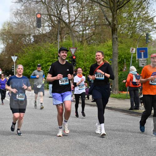 12.04.2026 - 45. Internationalen Wilhelmsburger Insellauf J. Mangold http://msf.ph/oto/9514873 12.04.2026 13:12:56 Ziel 4627, 4628, 3638, 4385, 2274, 4919, 4720, 4721, 2998, 4693, 3519, 4970, 3686, 4643, 2877, 5265, 5266, 4648, 2026, 5457, 4320, 4249, 3033, 2470, 4364, 4364, 3942, 5221, 3540, 3933, 3935, 3805, 5158, 5157, 2462, 4533, 5693, 5637, 2080, 5819, 2064, 4923, 4281, 3984, 3810 meine-sportfotos.de